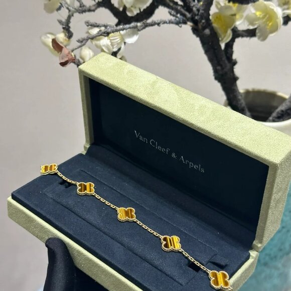 ✨✨Van Cleef & Arpels fashion bracelet✨✨ - Picture 6 of 6